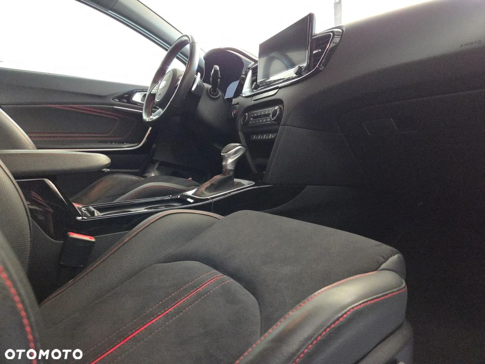 Kia ProCeed 1.6 T-GDI GT DCT - 13