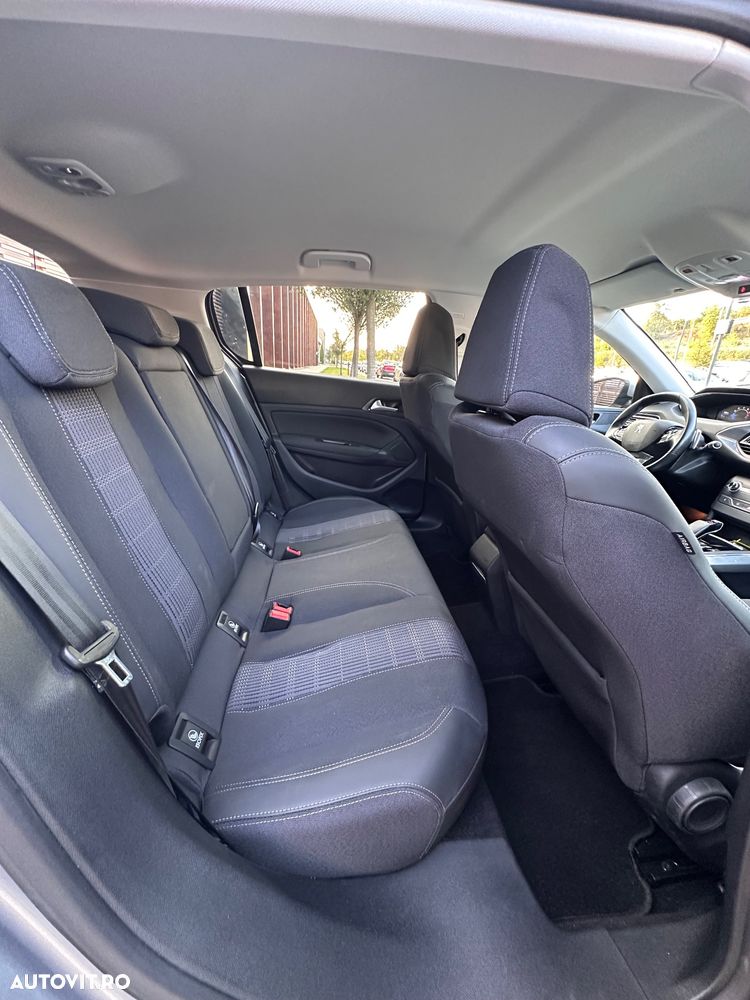 Peugeot 308 PureTech 130 GPF EAT8 Stop & Start Allure Business-Paket - 13