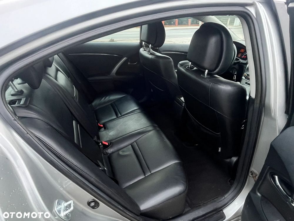 Toyota Avensis 1.6 Premium - 18