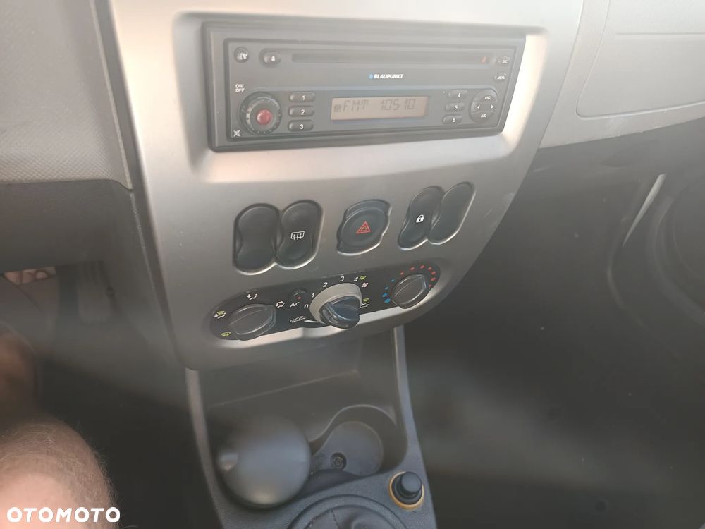 Dacia Sandero - 8