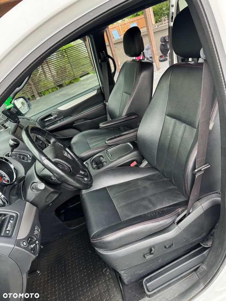Dodge Grand Caravan 3.6 R/T - 11