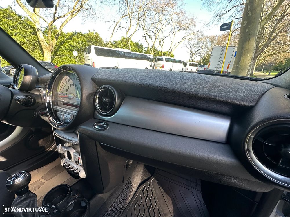 MINI 3 Portas Cooper D - 28