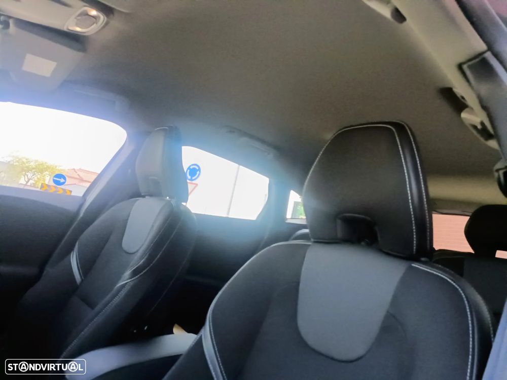 Volvo V40 1.6 D2 Eco Momentum — fotografia 11