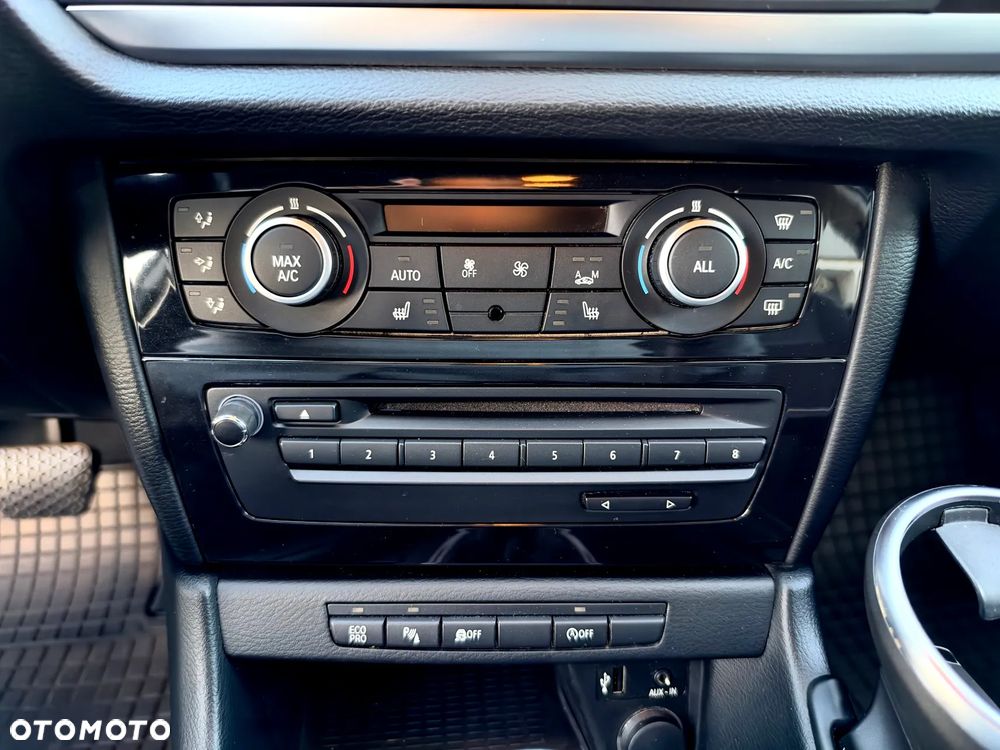 BMW X1 sDrive18d xLine - 33
