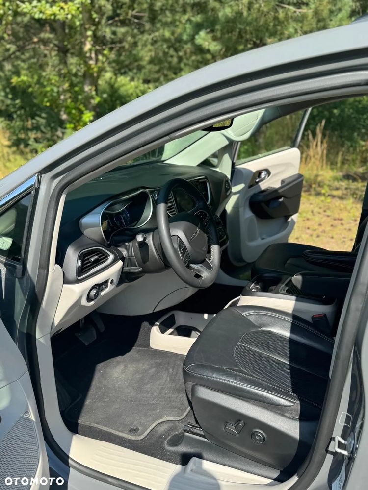 Chrysler Pacifica - 11