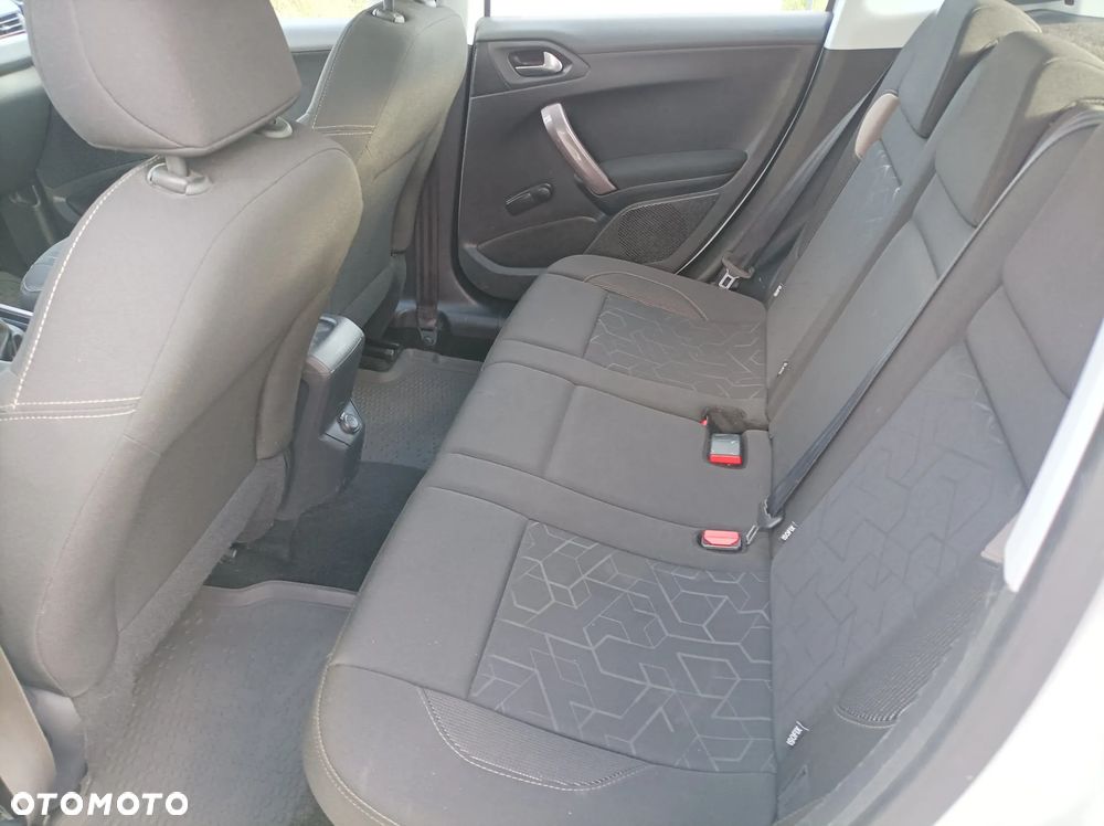 Peugeot 2008 PureTech 82 Urban Move - 20