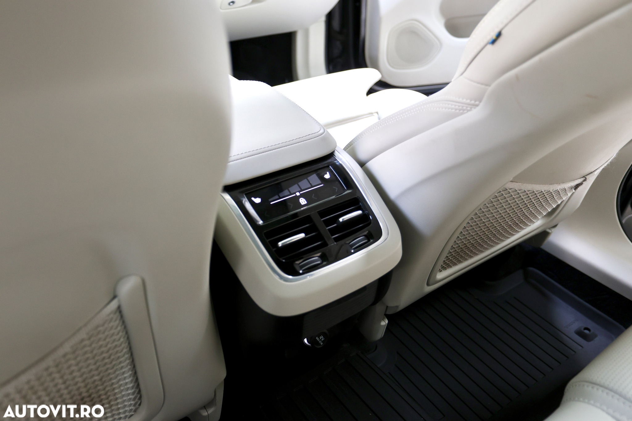 Volvo XC 60 B5 MHEV AT8 AWD Inscription - 18