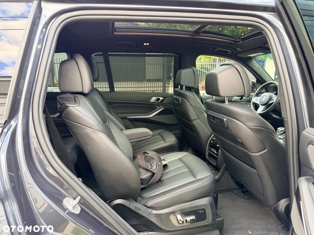 BMW X7 M50i sport - 29
