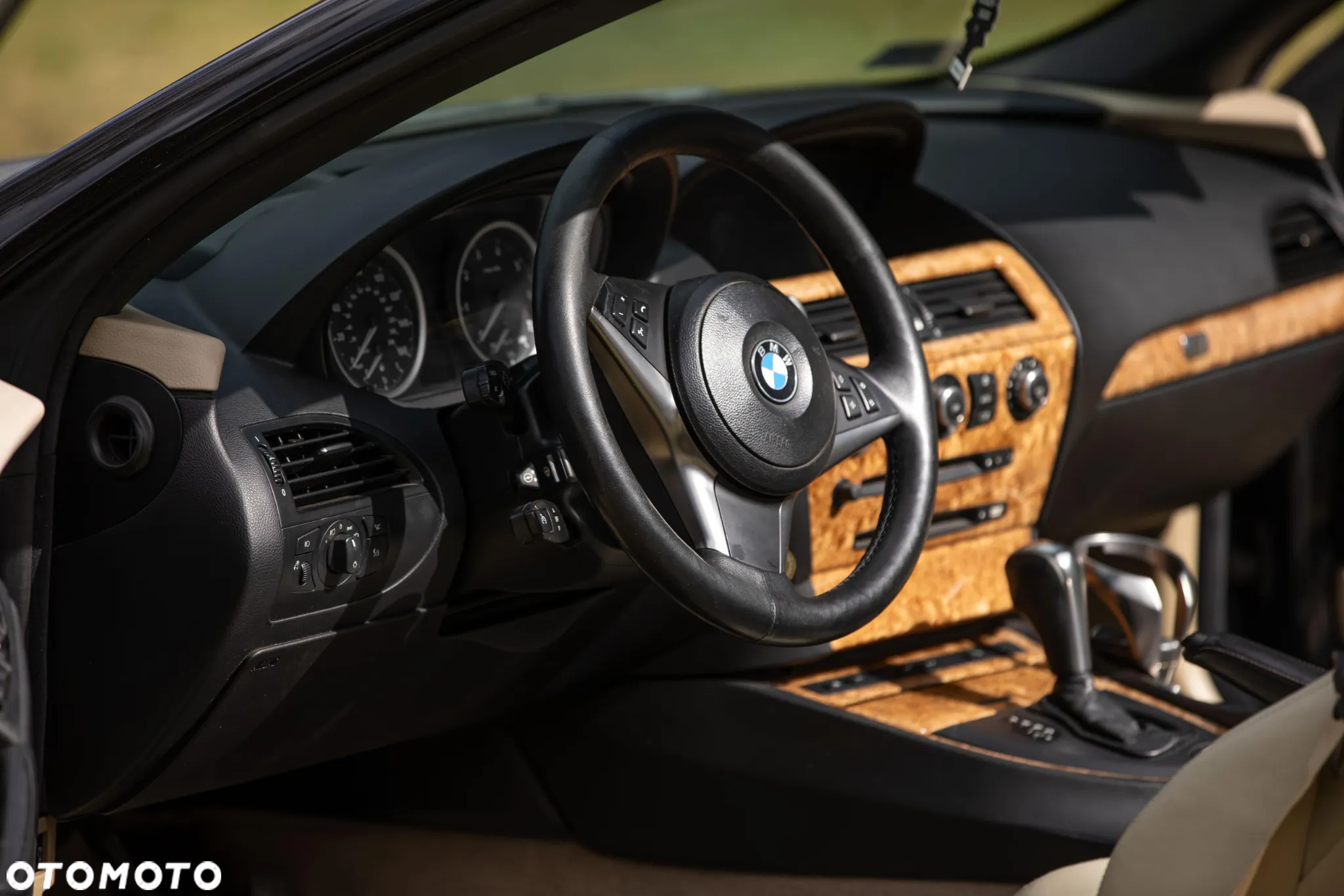 BMW Seria 6 650 i - 12