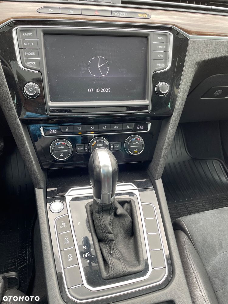 Volkswagen Passat Variant 2.0 TDI SCR DSG Highline - 34