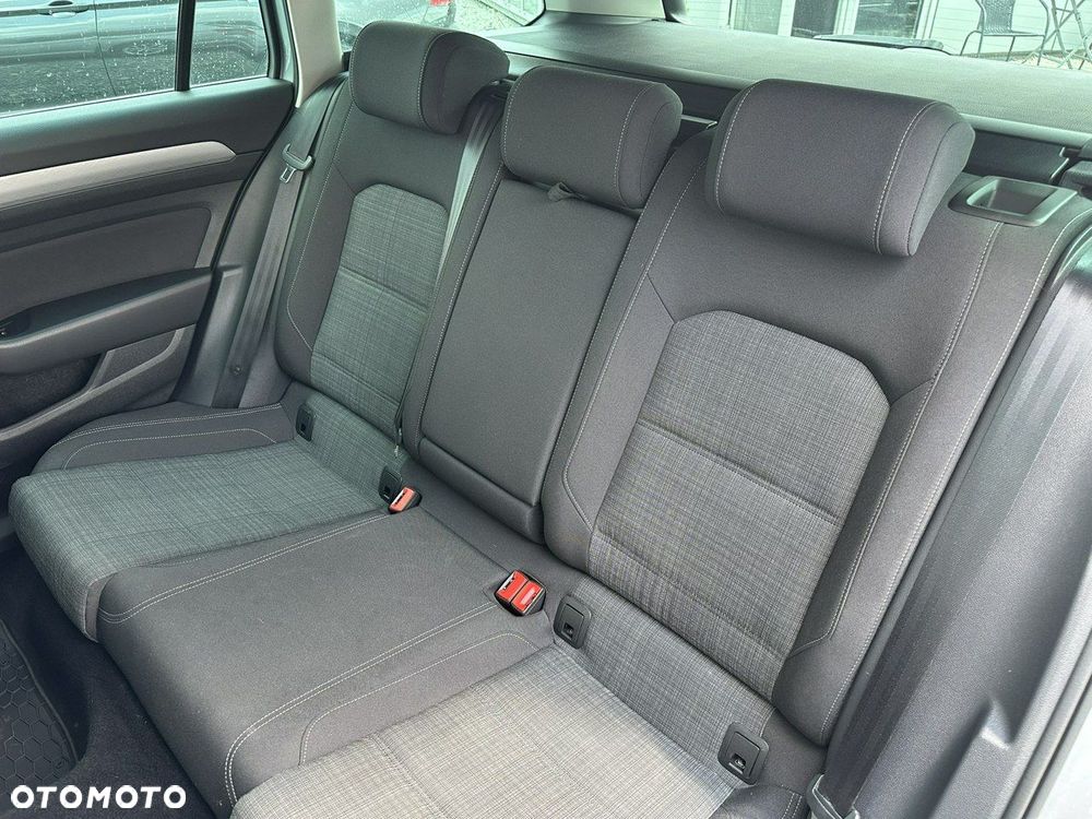 Volkswagen Passat - 13