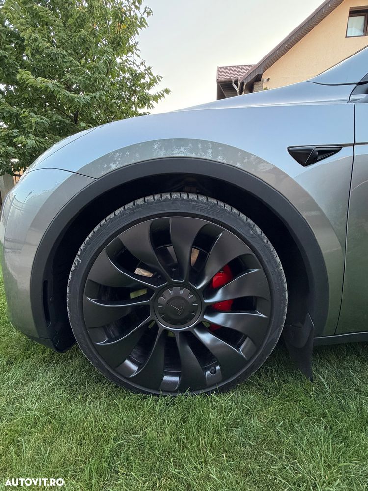 Tesla Model Y Performance Dual Motor AWD - 6