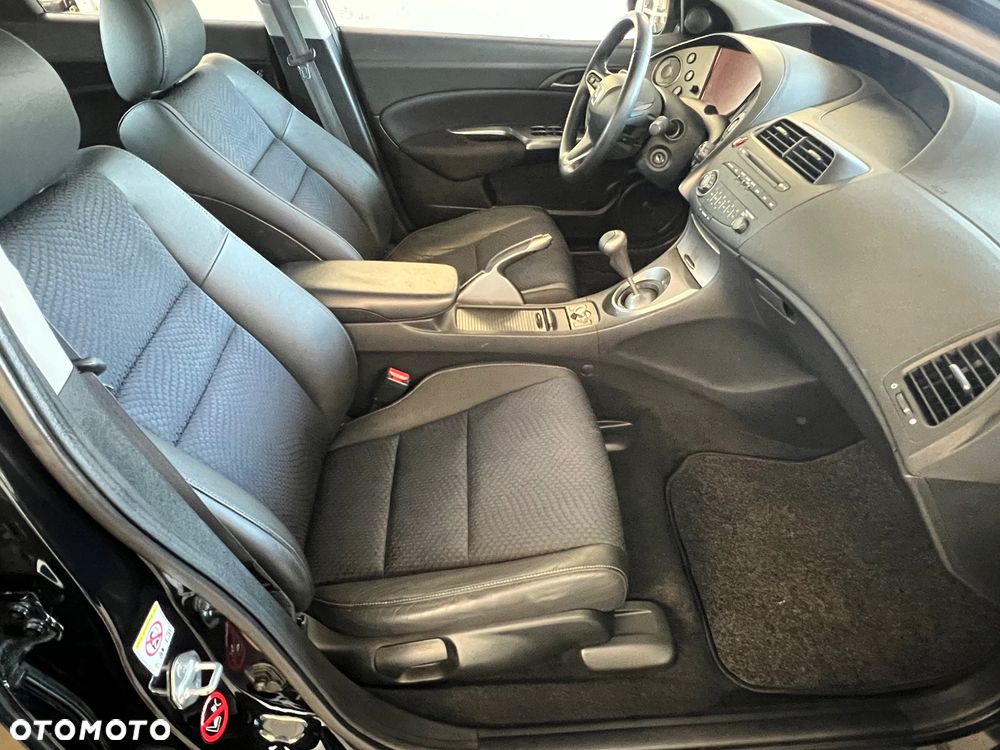 Honda Civic 1.4 i-VTEC Sport Black Edition - 24