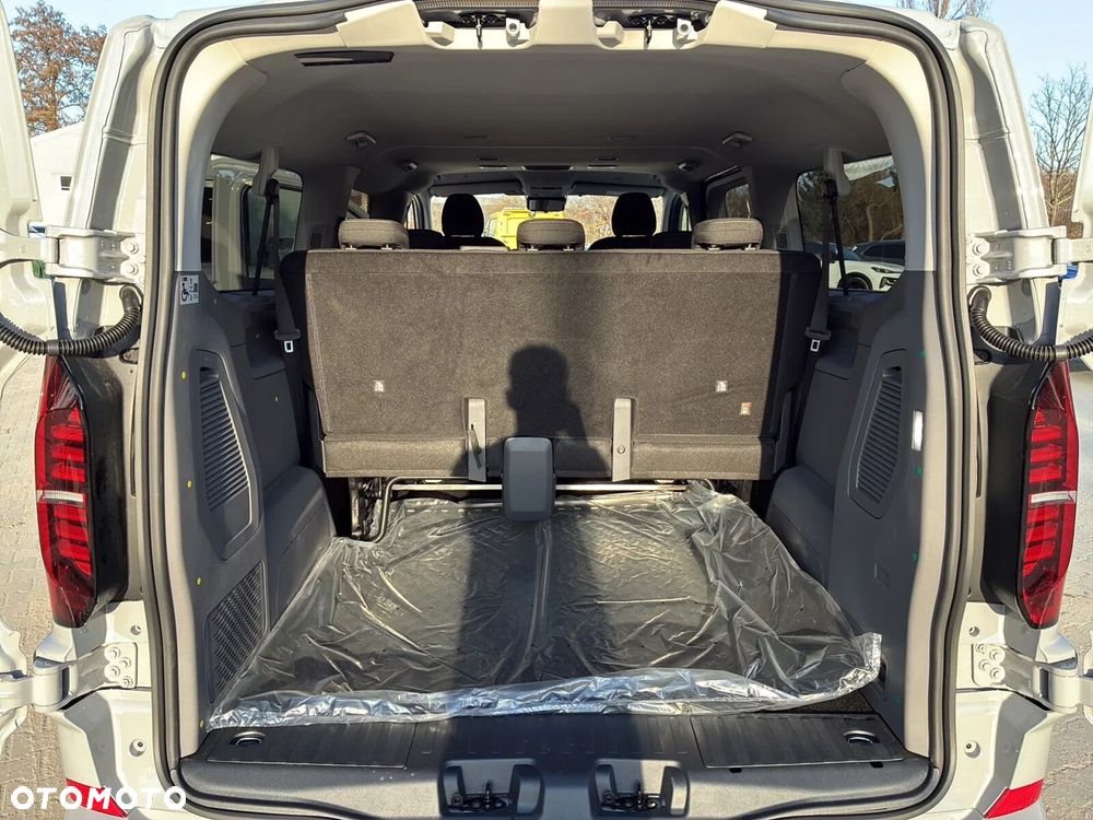 Volkswagen Caravelle - 10