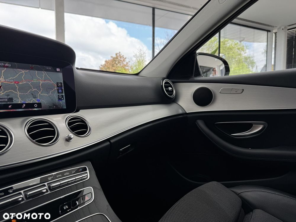 Mercedes-Benz Klasa E 220 d AMG/Avantgarde - 27