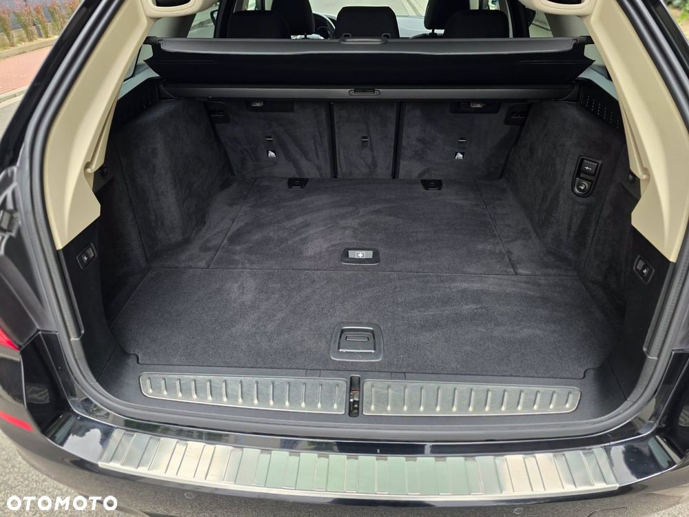 BMW Seria 5 520d xDrive - 26