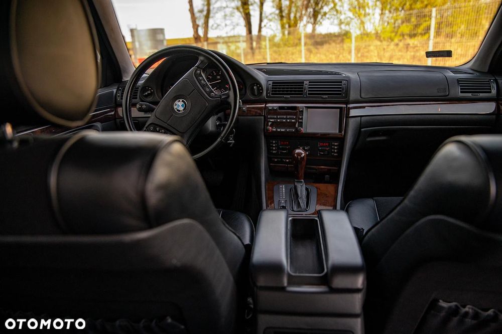 BMW Seria 7 740i V8 - 11