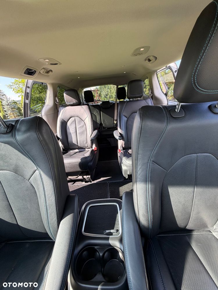 Chrysler Pacifica - 11