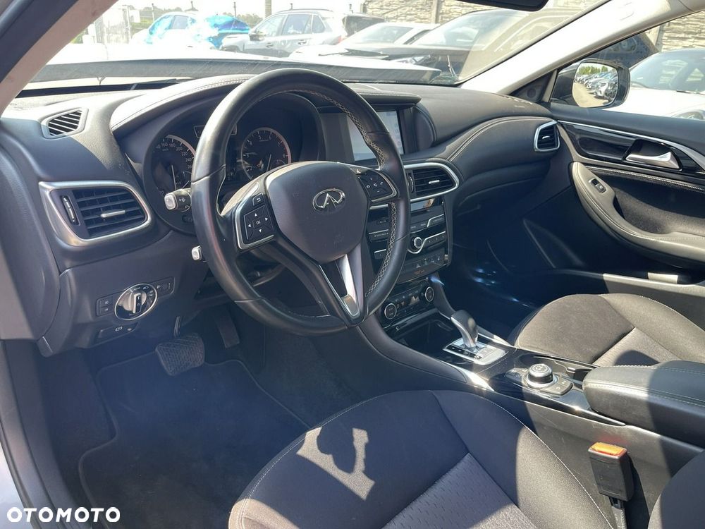 Infiniti Q30 1.6t Sport Tech 7DCT - 8