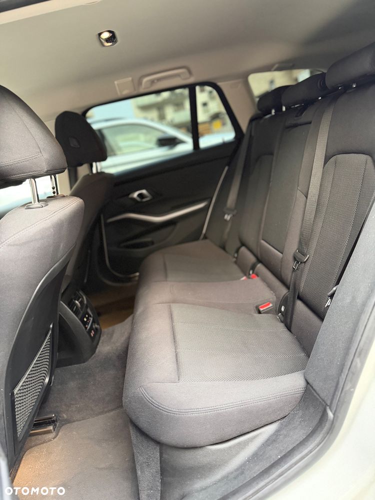 BMW Seria 3 318d Advantage - 34
