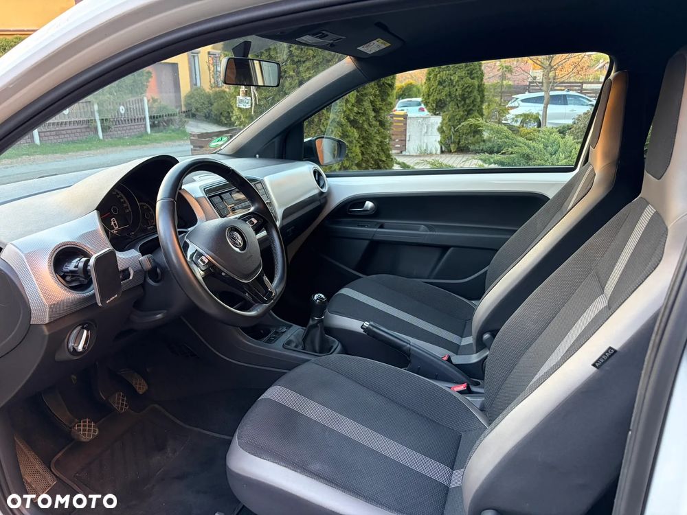 Volkswagen up! TSI beats - 7