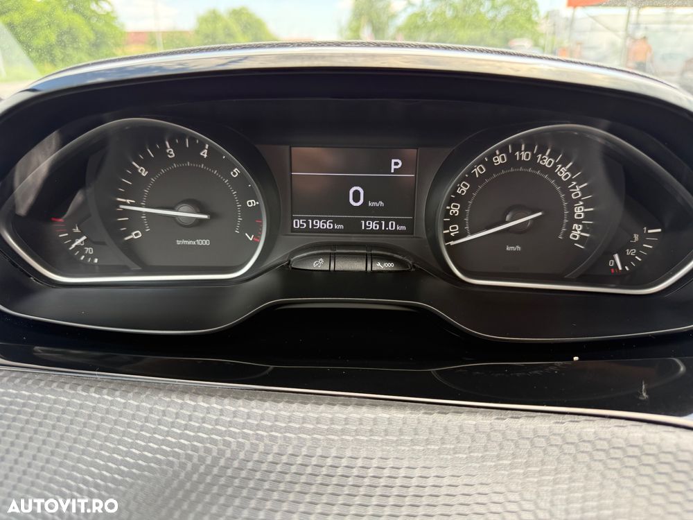 Peugeot 208 1.2 L PureTech Turbo S&S EAT6 Allure - 19