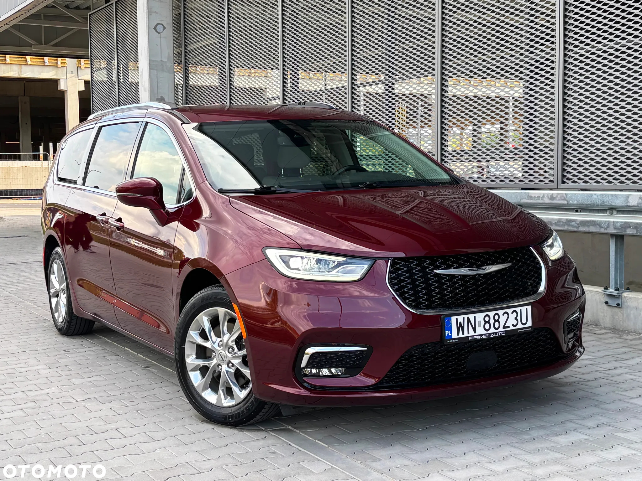 Chrysler Pacifica - 4