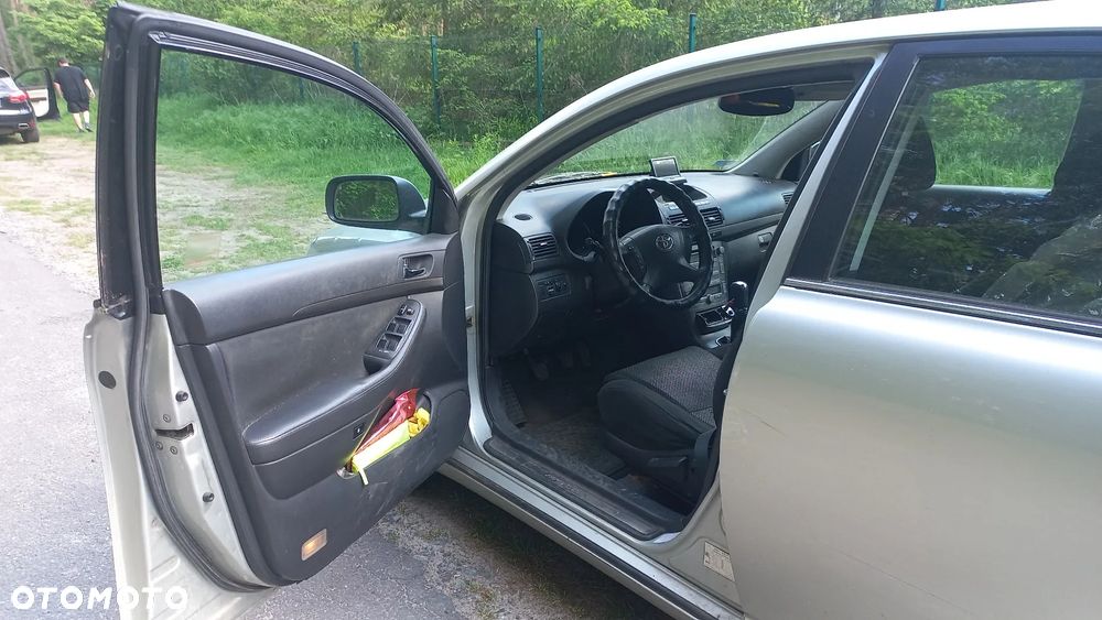 Toyota Avensis 1.8 VVT-i Sol - 8
