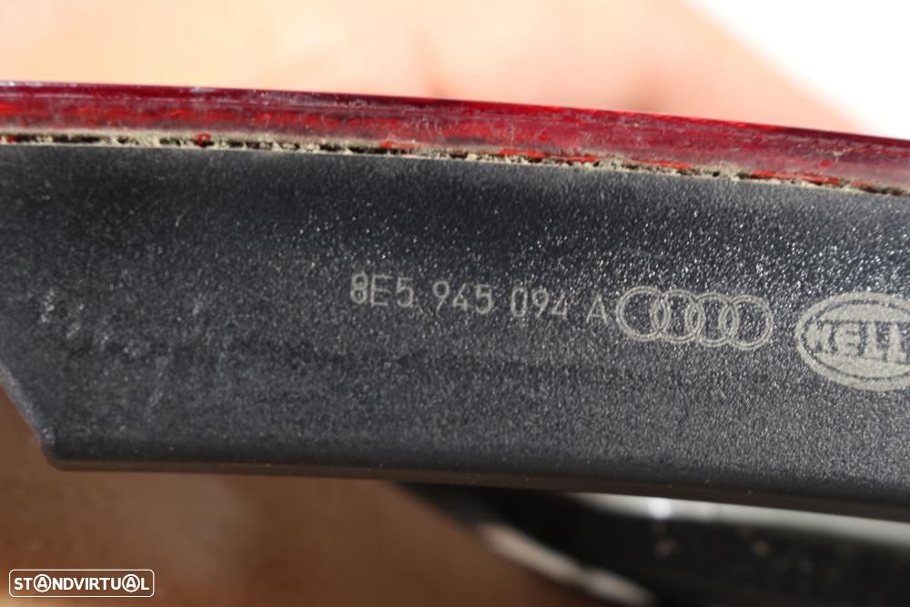 Farolim Direito Audi A4 (8Ec, B7)  8E5945094a / Passageiro Da Mala Sed - 8