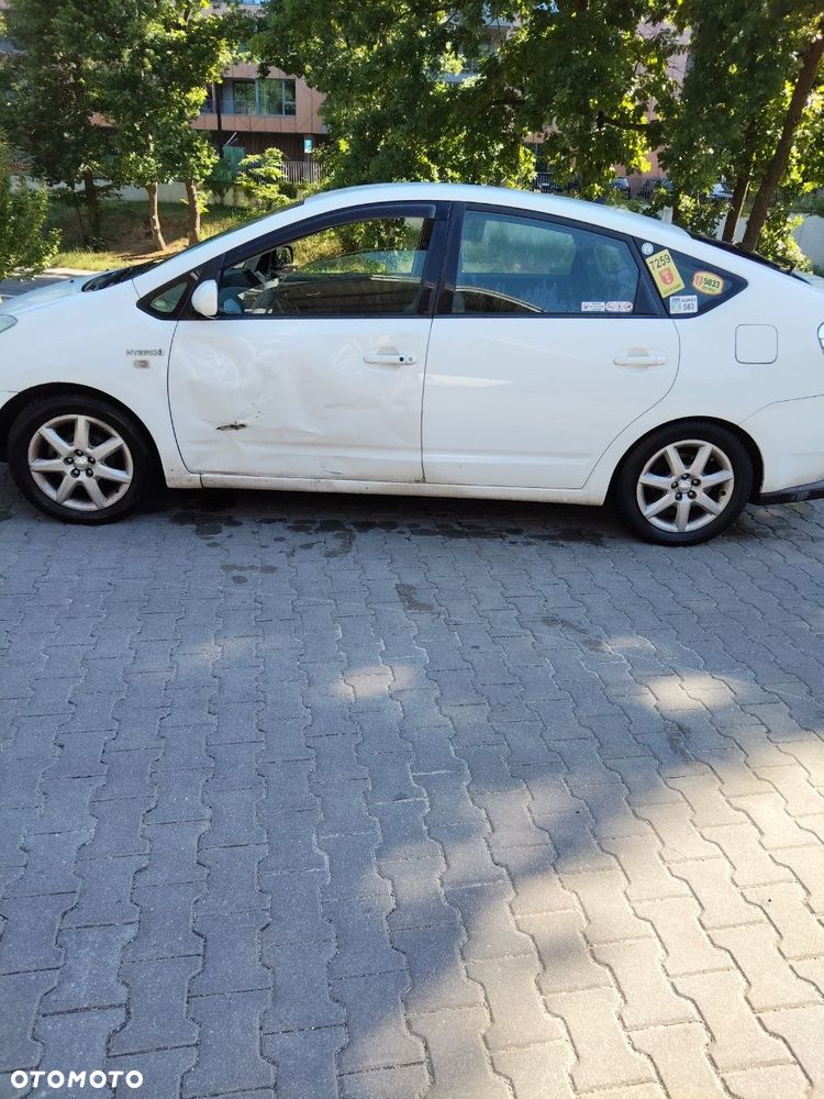 Toyota Prius 1.5 VVT-i Sol - 2