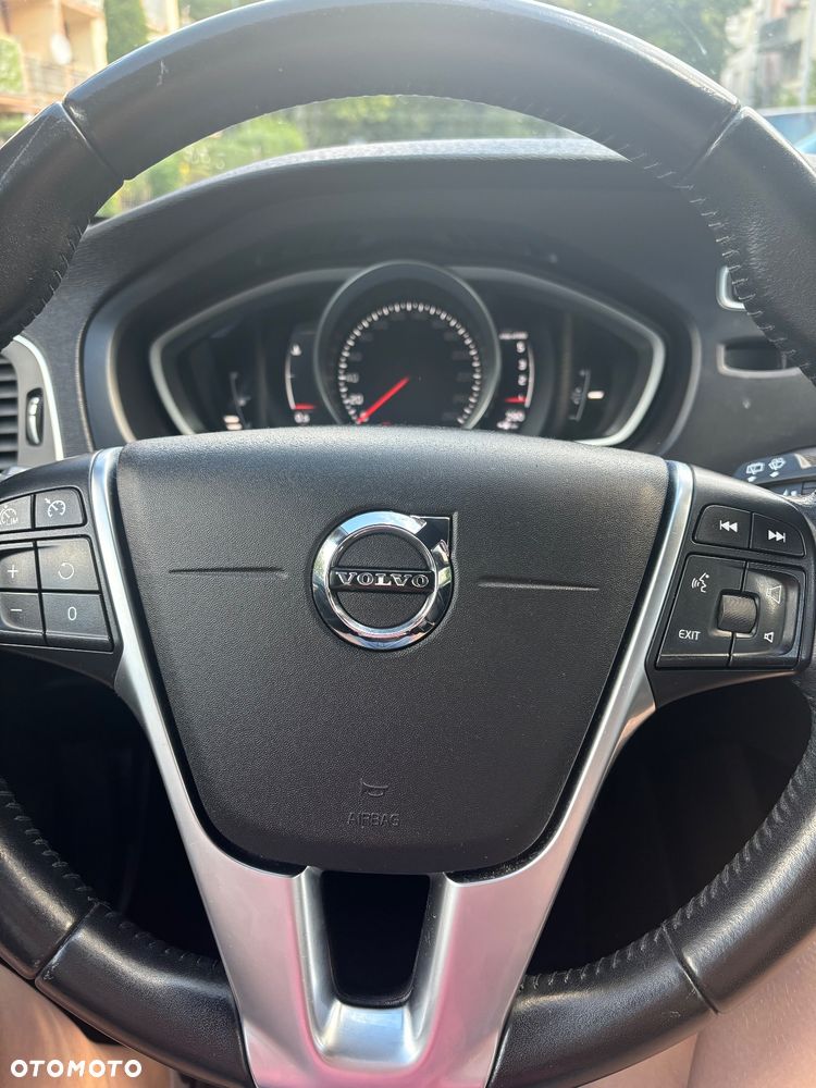 Volvo V40 D2 Drive-E Momentum - 9