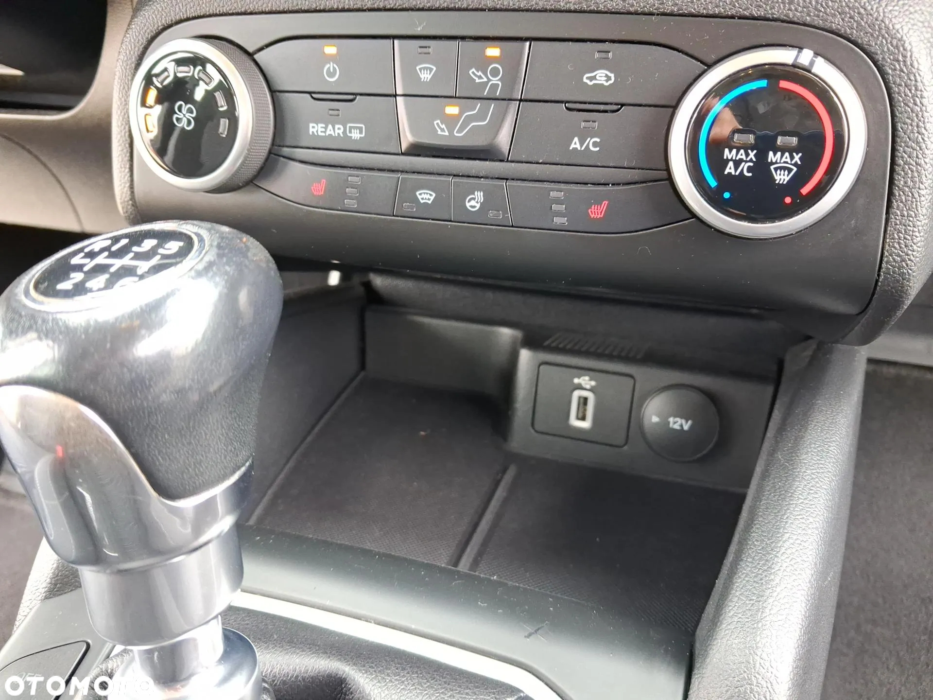Ford Focus 1.5 TDCi SYNC Edition - 27
