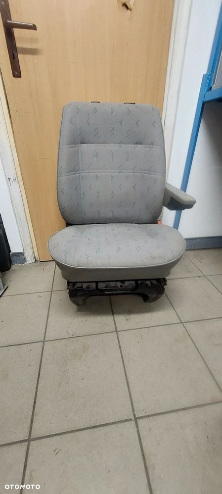 Fotel prawy vw t4 z podłokietnikiem i postawą - 1