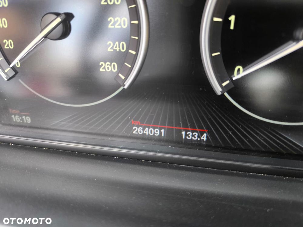 BMW Seria 5 520d xDrive - 35