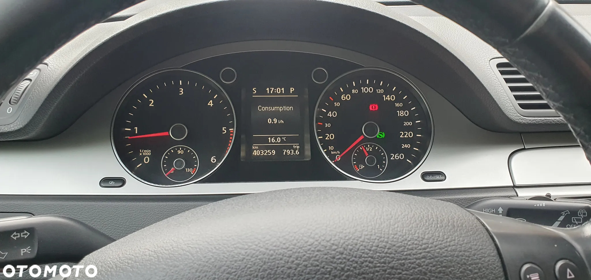 Volkswagen Passat 2.0 TDI Comfortline DSG - 5
