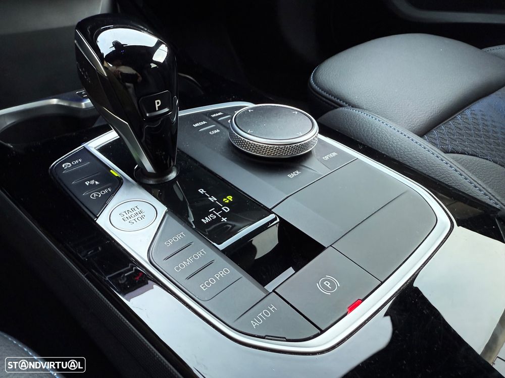BMW 116 d Pack Desportivo M Auto - 33