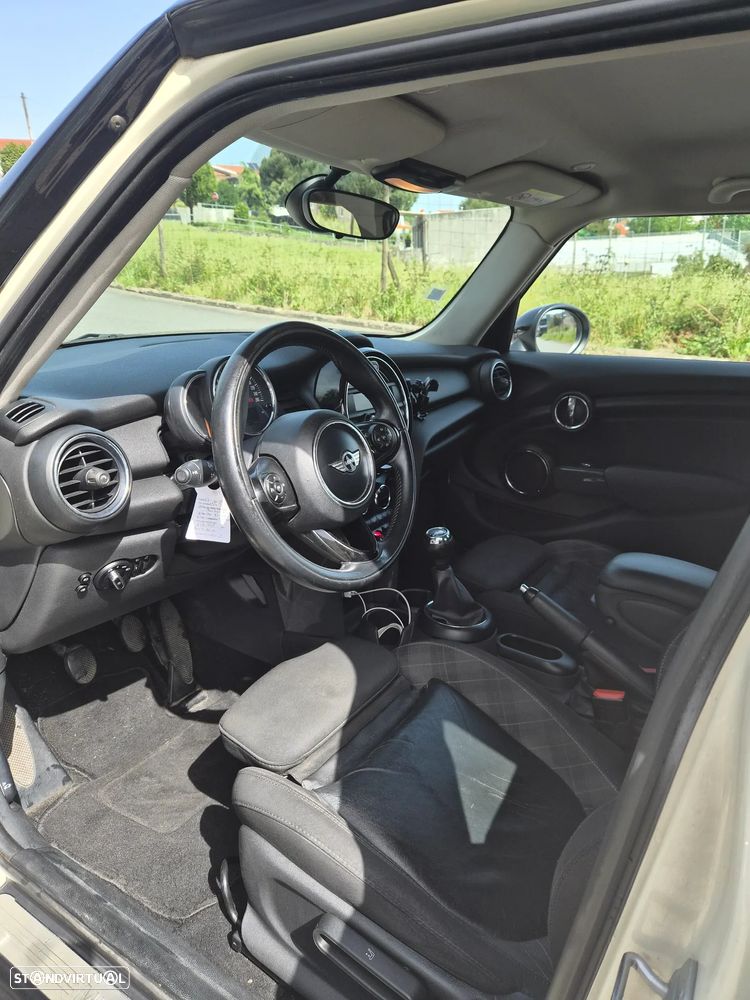 MINI 5 Portas Cooper D - 28