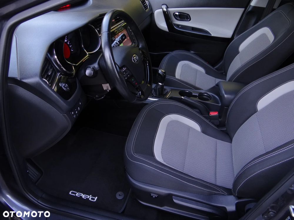 Kia Ceed 1.4 CVVT Dream-Team Edition - 19