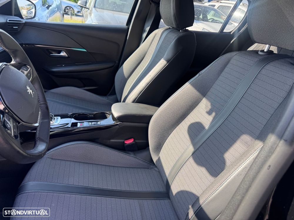 Peugeot 208 1.2 PureTech Allure EAT8 - 6