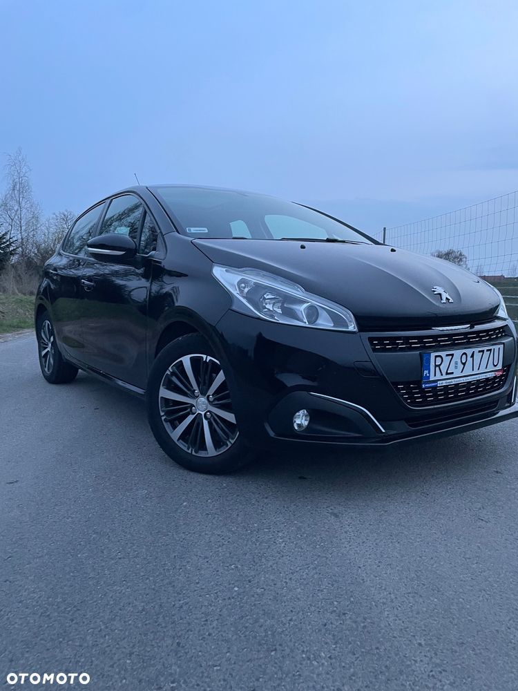 Peugeot 208 - 1