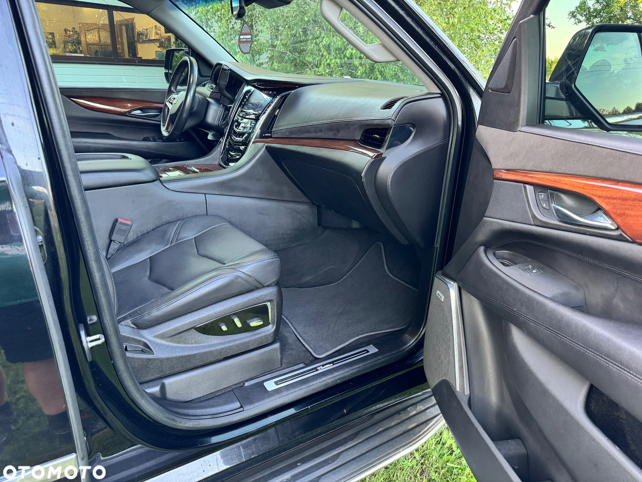 Cadillac Escalade 6.2 V8 AWD AT Premium - 31