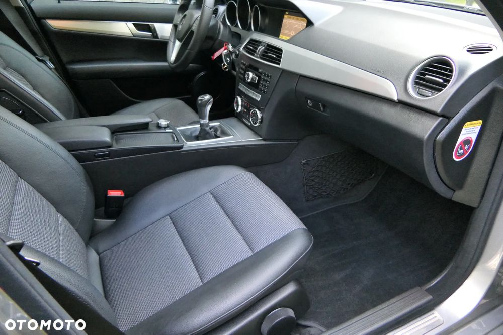 Mercedes-Benz Klasa C 180 CGI BlueEff Avantgarde - 19