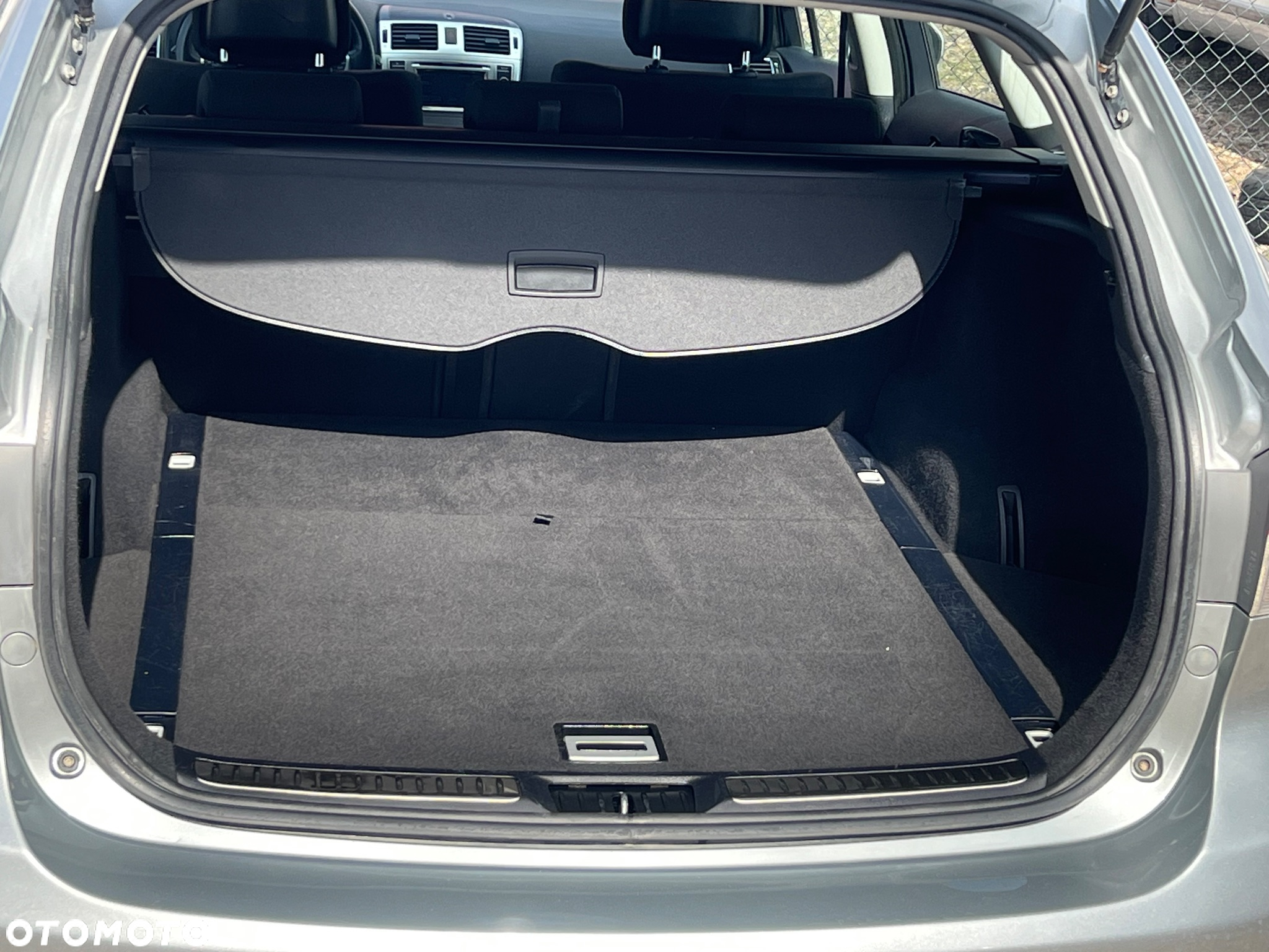 Toyota Avensis 2.0 D-4D Premium - 36