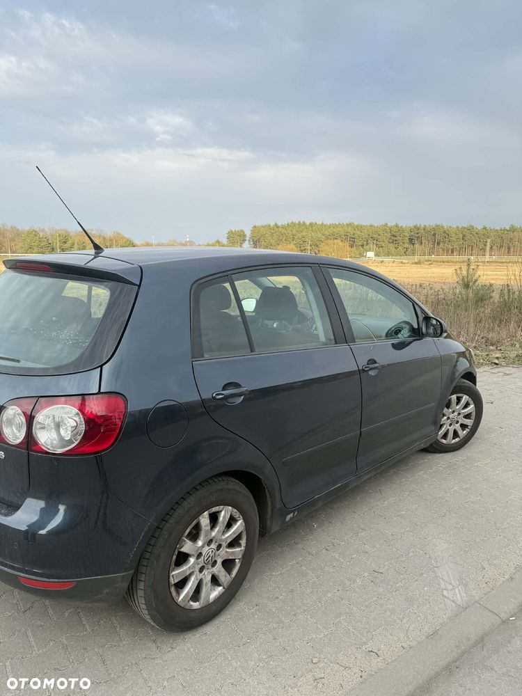 Volkswagen Golf Plus 1.6 FSI Comfortline - 4