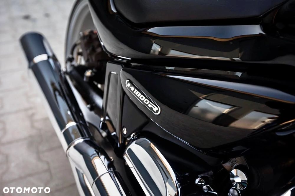 Suzuki Intruder - 3