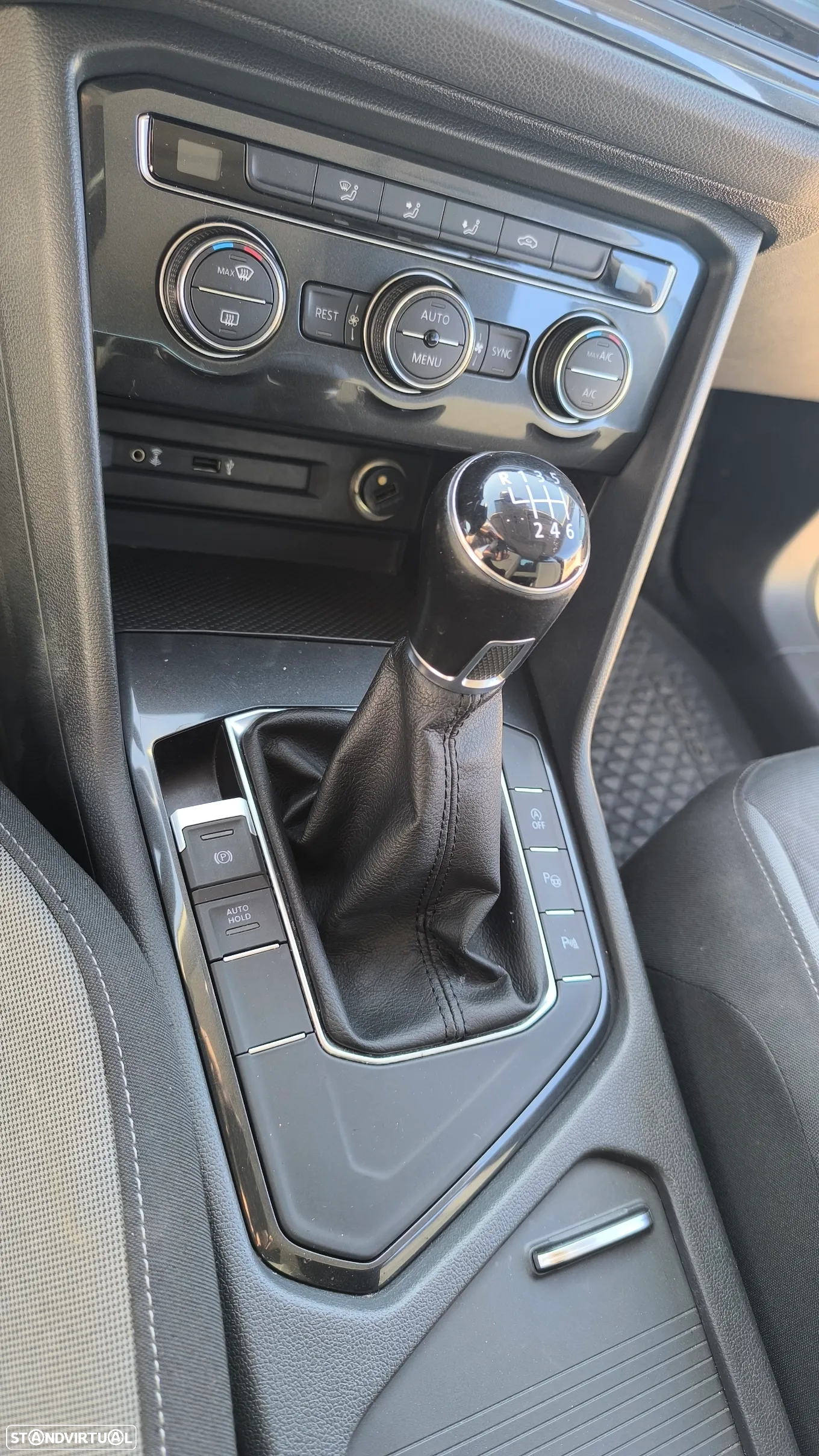 VW Tiguan 2.0 TDI R-Line - 12