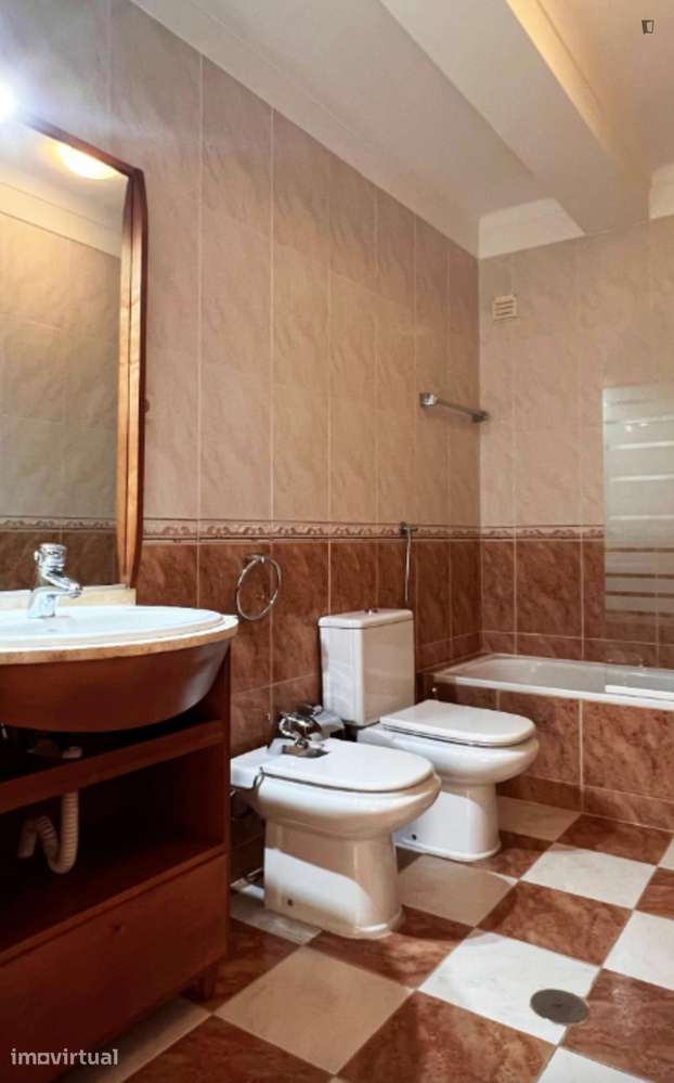 Quarto - localizado em Casal do Bispo Coimbra - Grande imagem: 2/15
