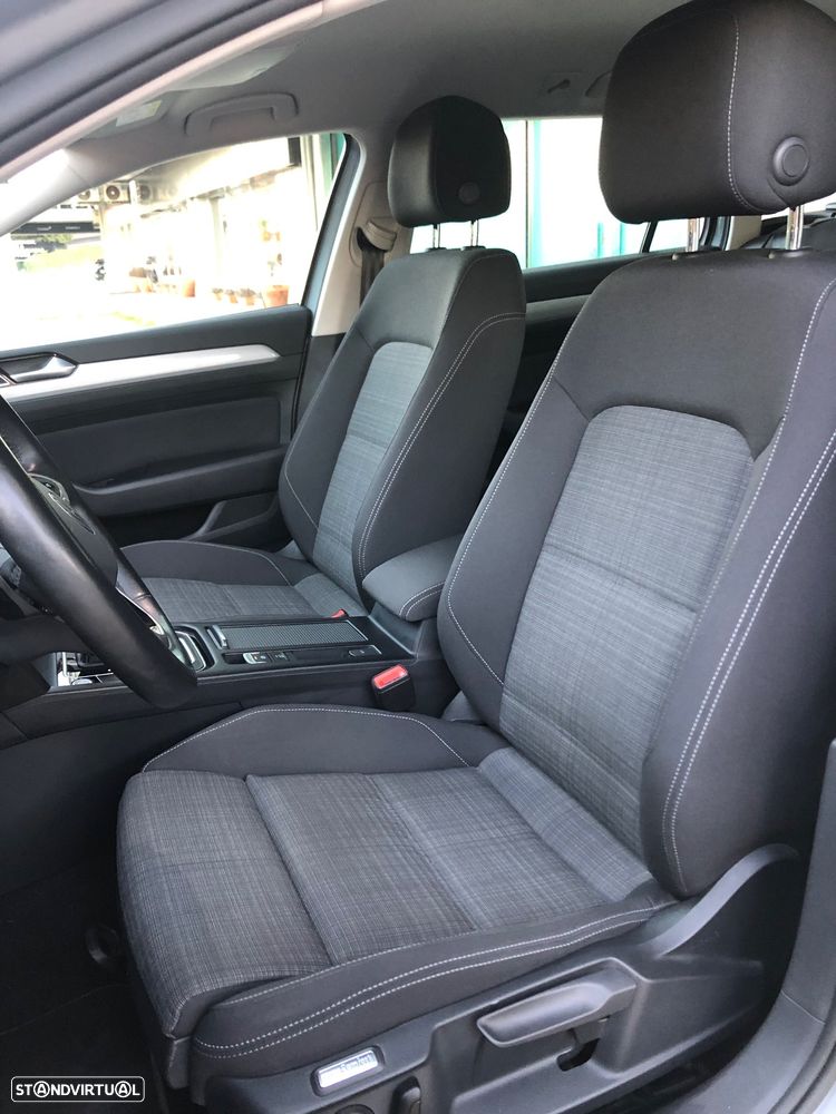 VW Passat Variant 2.0 TDi Business DSG - 23