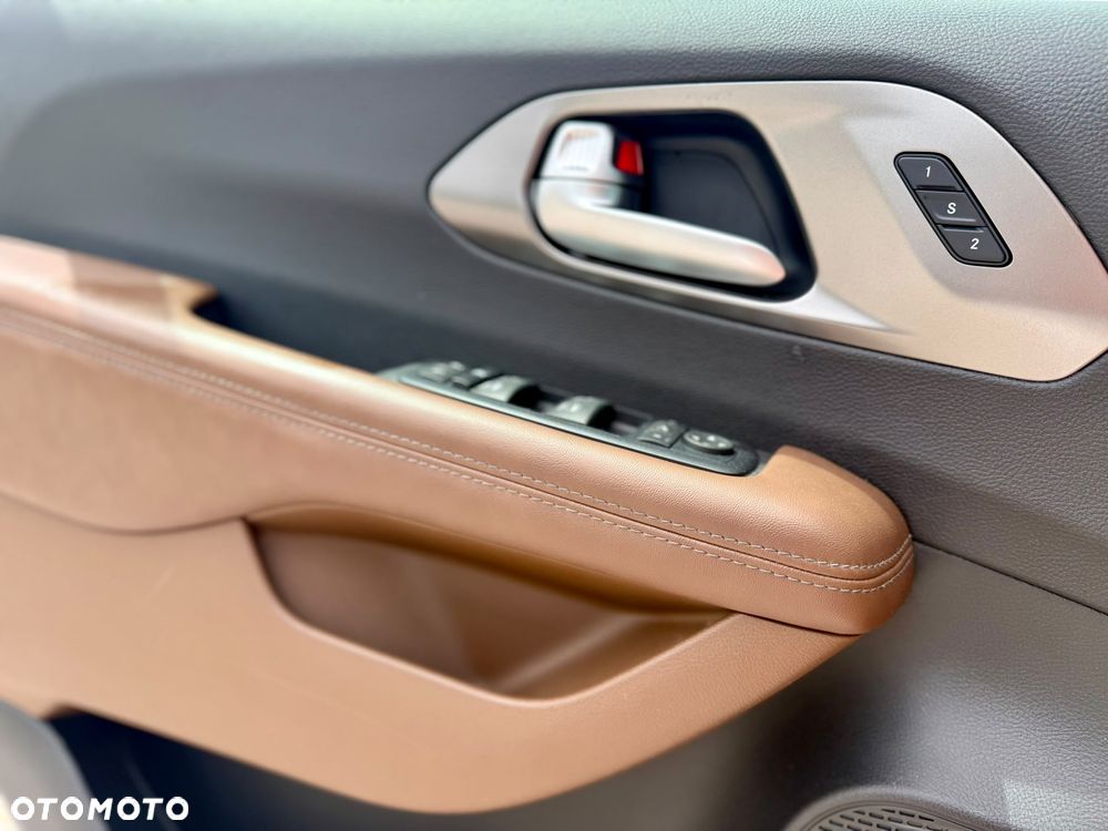 Chrysler Pacifica - 20