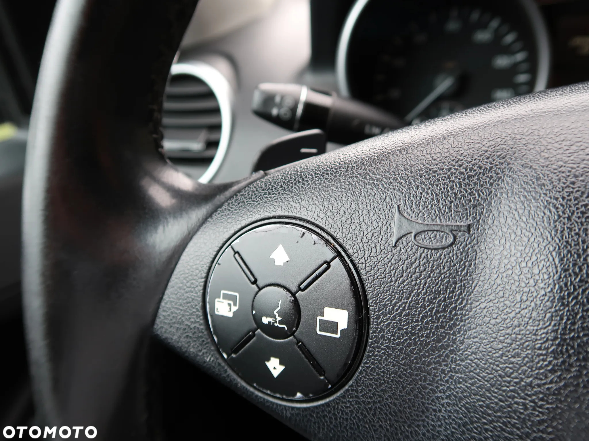 Mercedes-Benz ML 350 4-Matic - 13